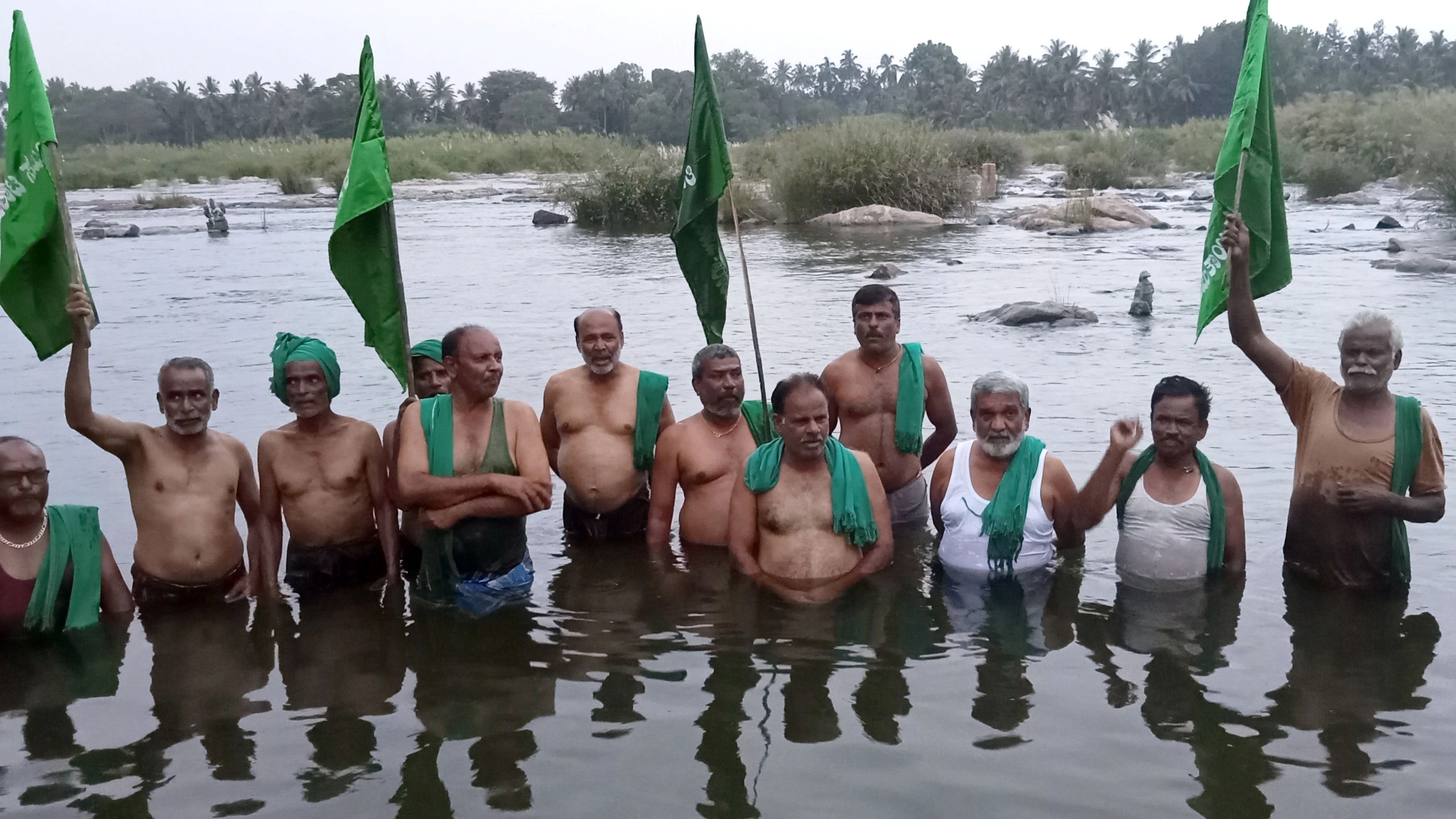 Farmers protest against CWRC in Mandya, Sr’patna