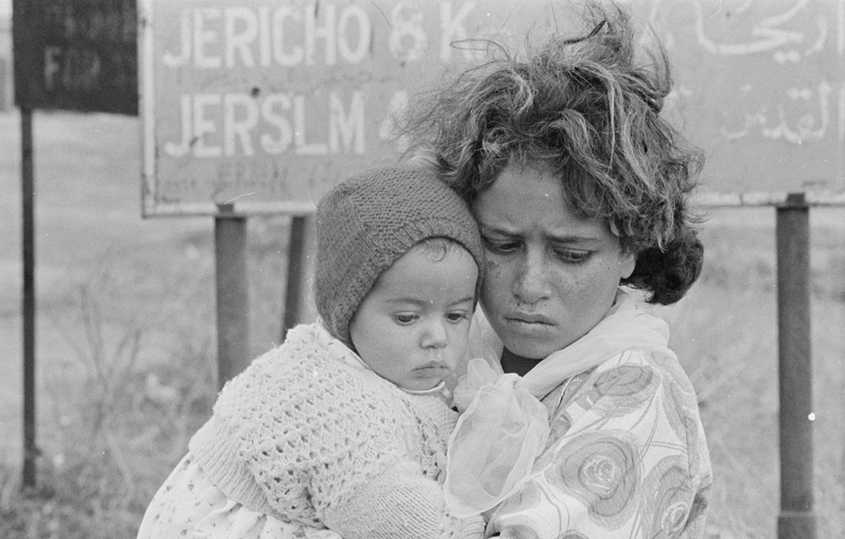 Palestinian refugee girl at the Allenby Bridge, June 1967.