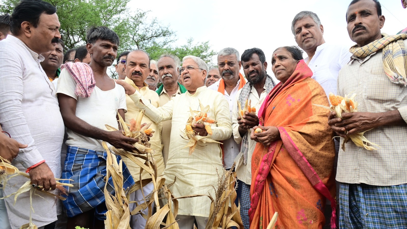 Lingayats have become orphans under Cong: Karjol