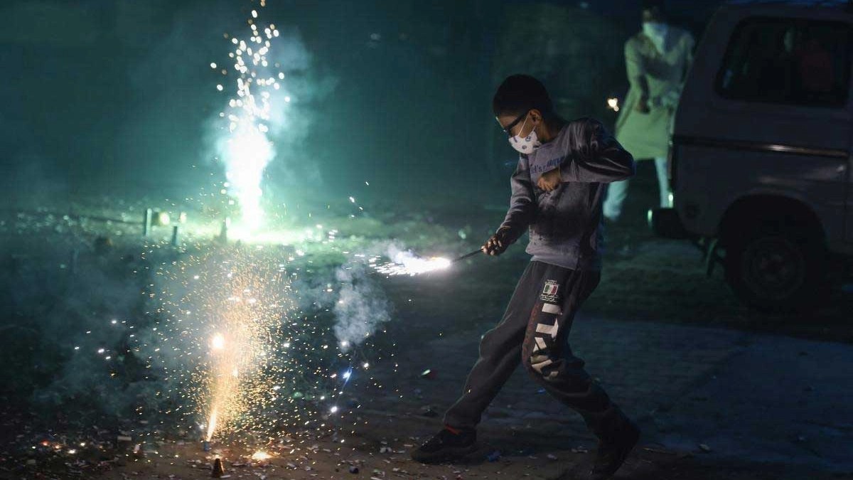 32 per cent families in Delhi-NCR planning to burst firecrackers on Diwali: Survey