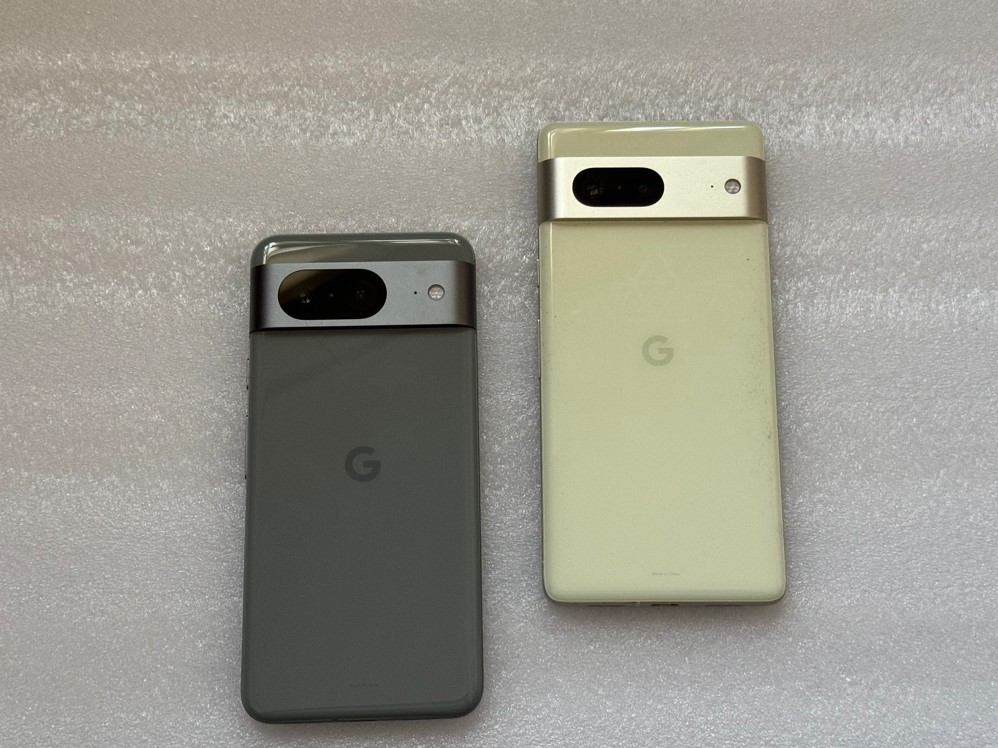 Google Pixel 8 (left) Pixel 7 (right)