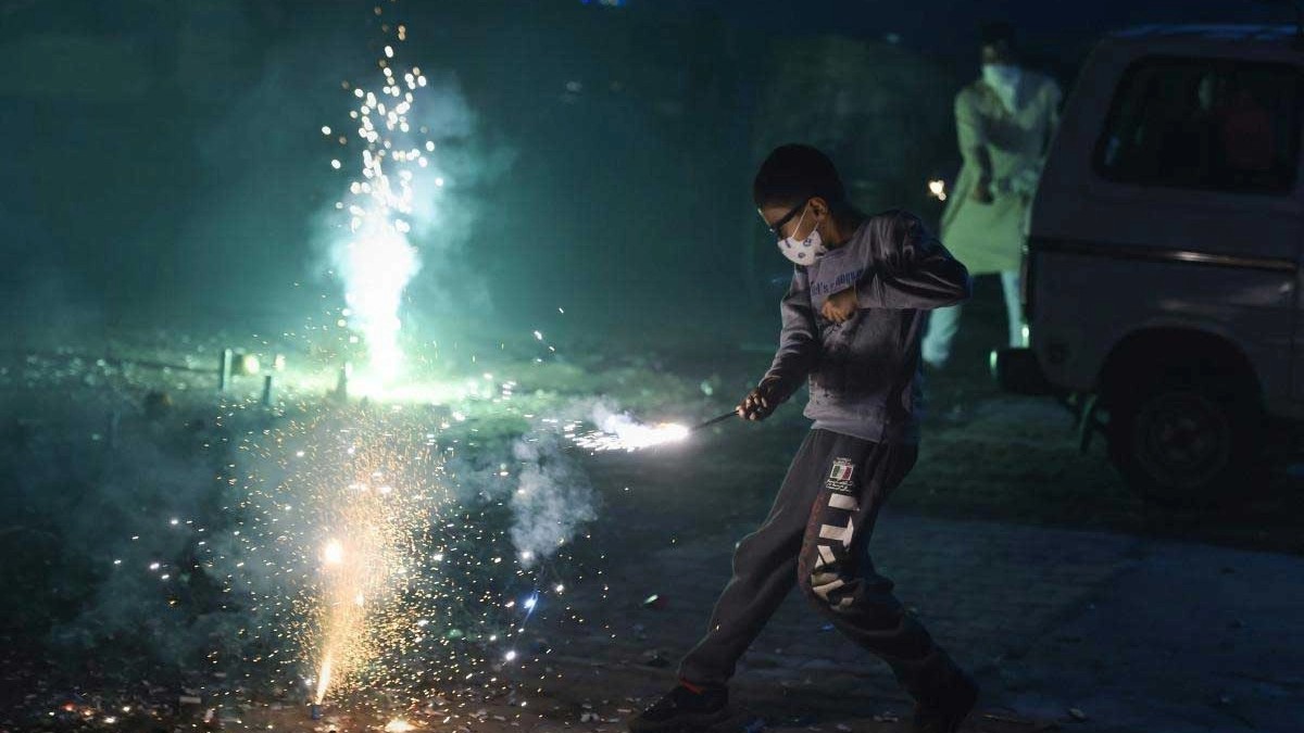 Tamil Nadu govt allows 2 hours to burst firecrackers during Deepavali