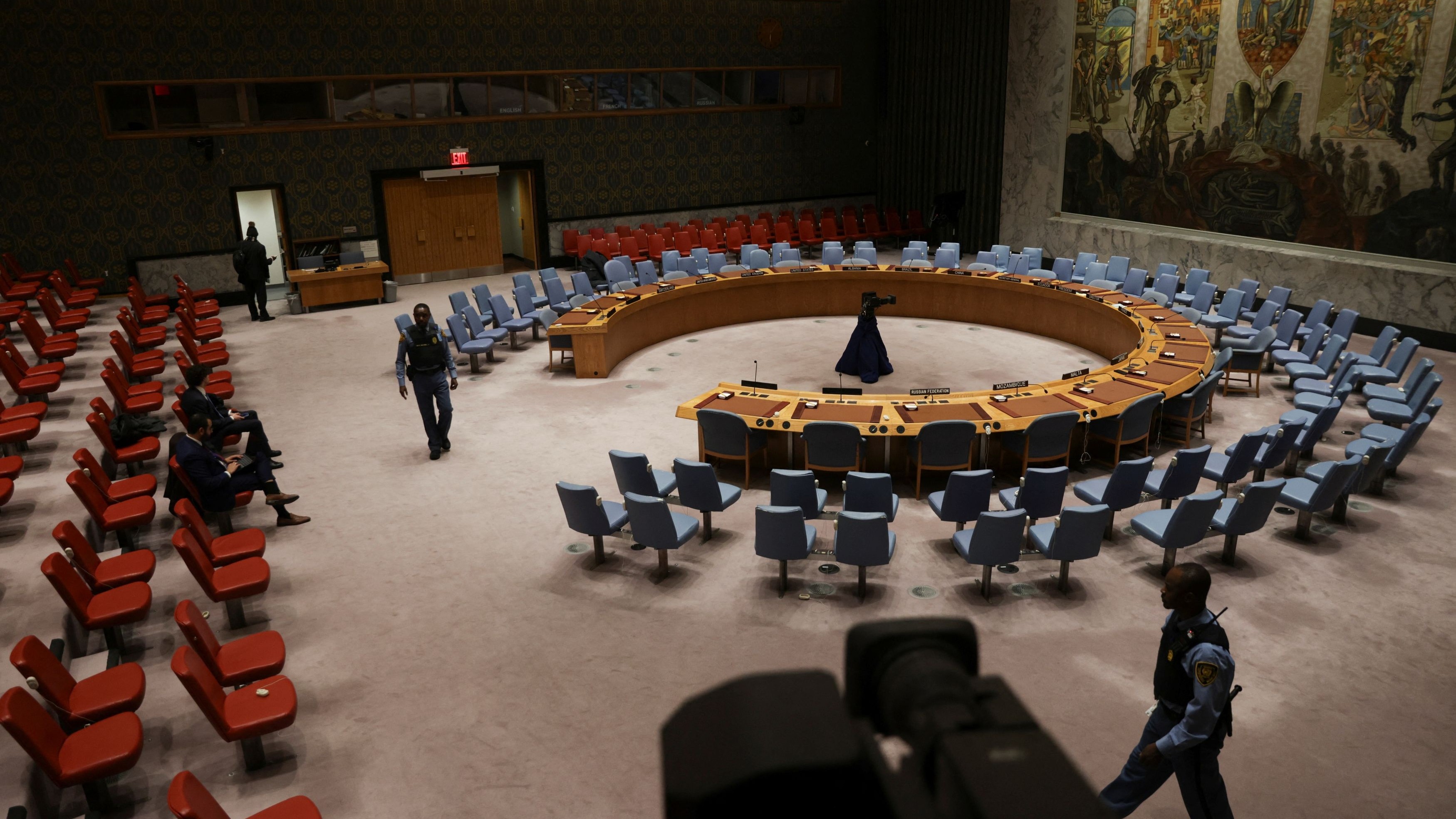 Israel broadens Gaza assault ahead of Security Council aid vote