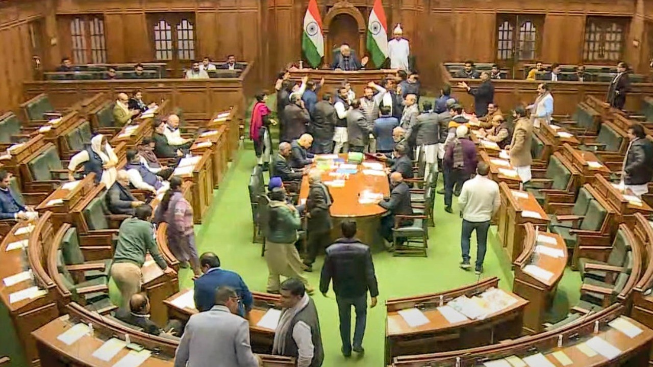 Anti-BJP protest by AAP MLAs in Delhi, Speaker adjourns Assembly till Monday 