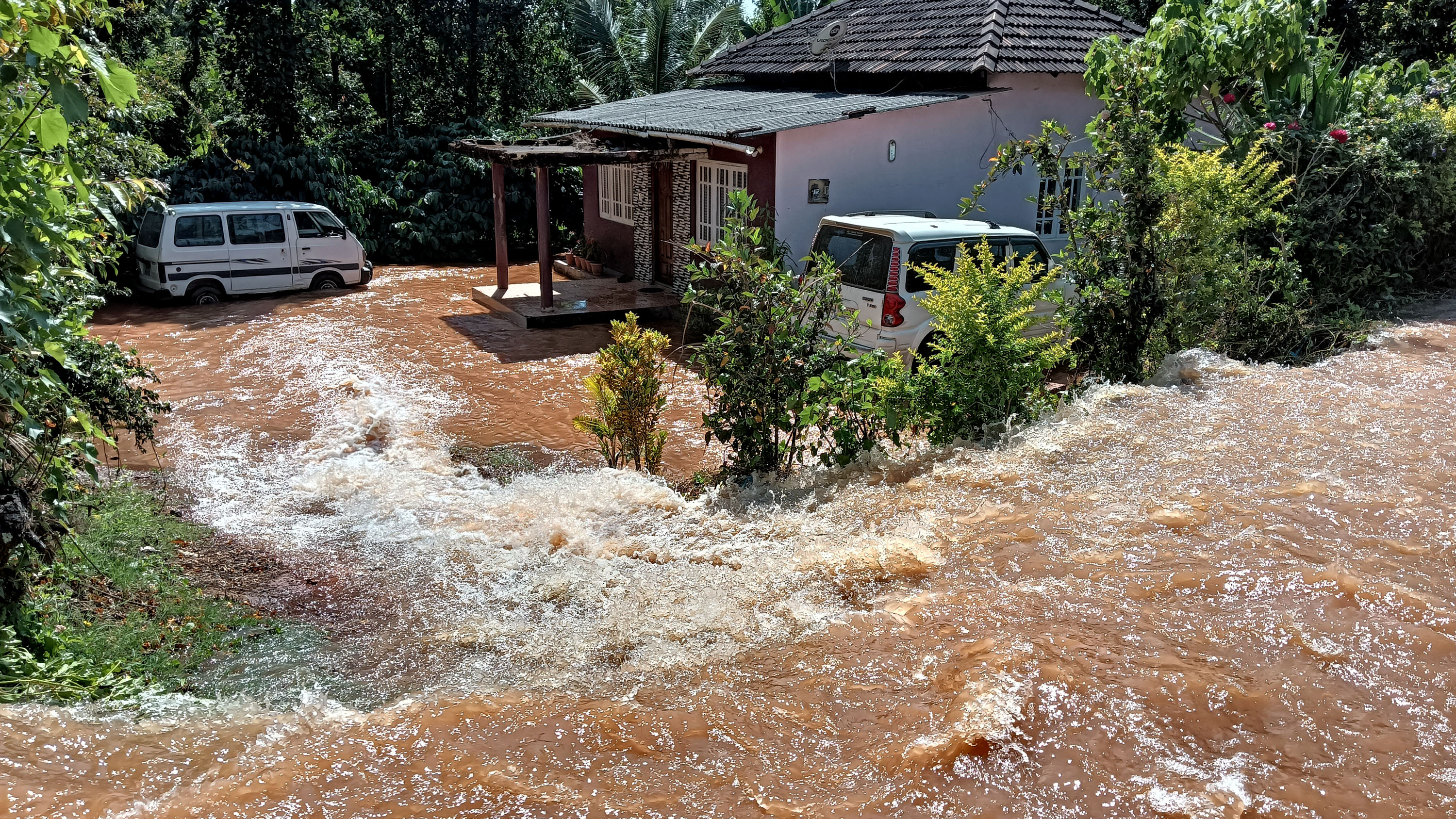 Yettinahole pipeline: Water gushes into houses during third trial