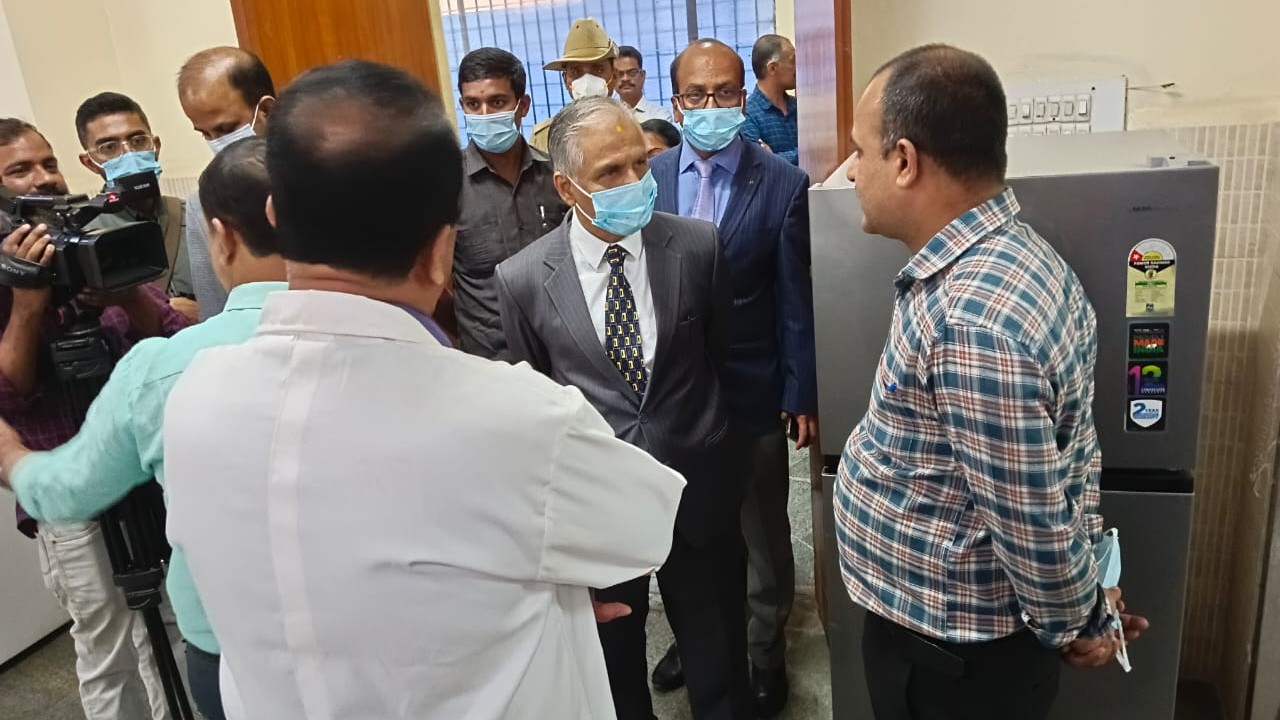High Court judge's surprise check at Bowring Hospital reveals shortage of outpatient registration counters