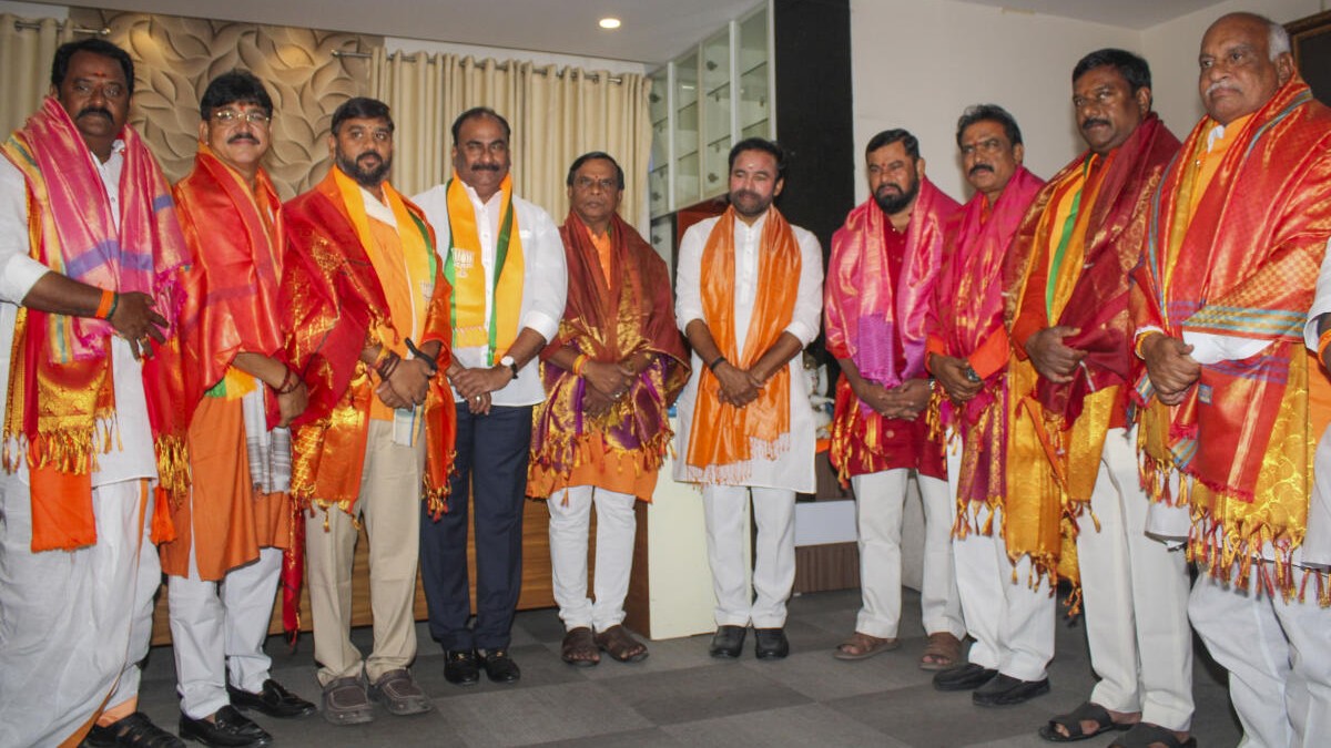 Newly-elected MLAs take oath as first session of  third Telangana Assembly begins, BJP lawmakers stay away