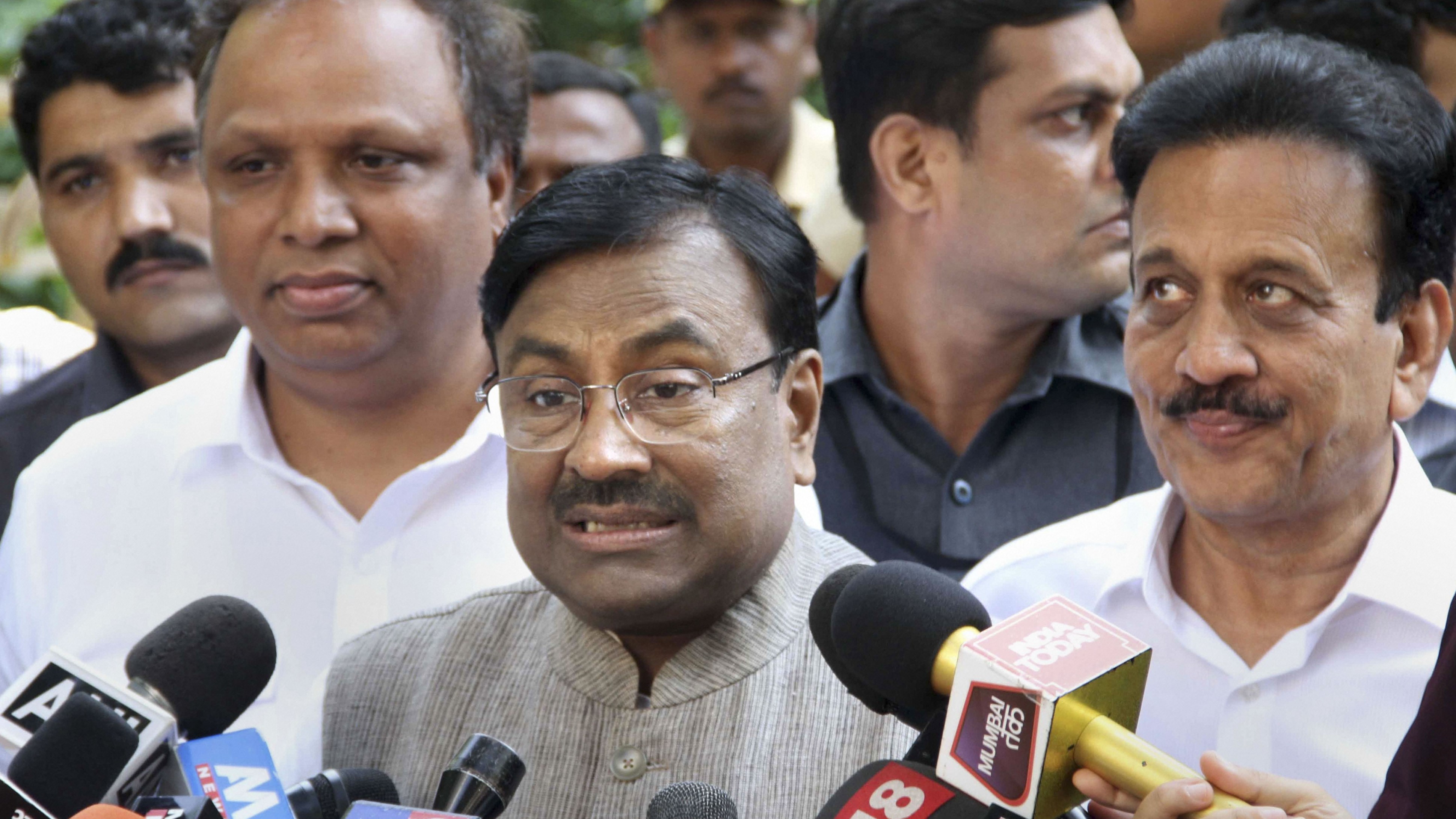 Wadettiwar is a liar if he is blaming me for backward class panel head’s exit: Mungantiwar