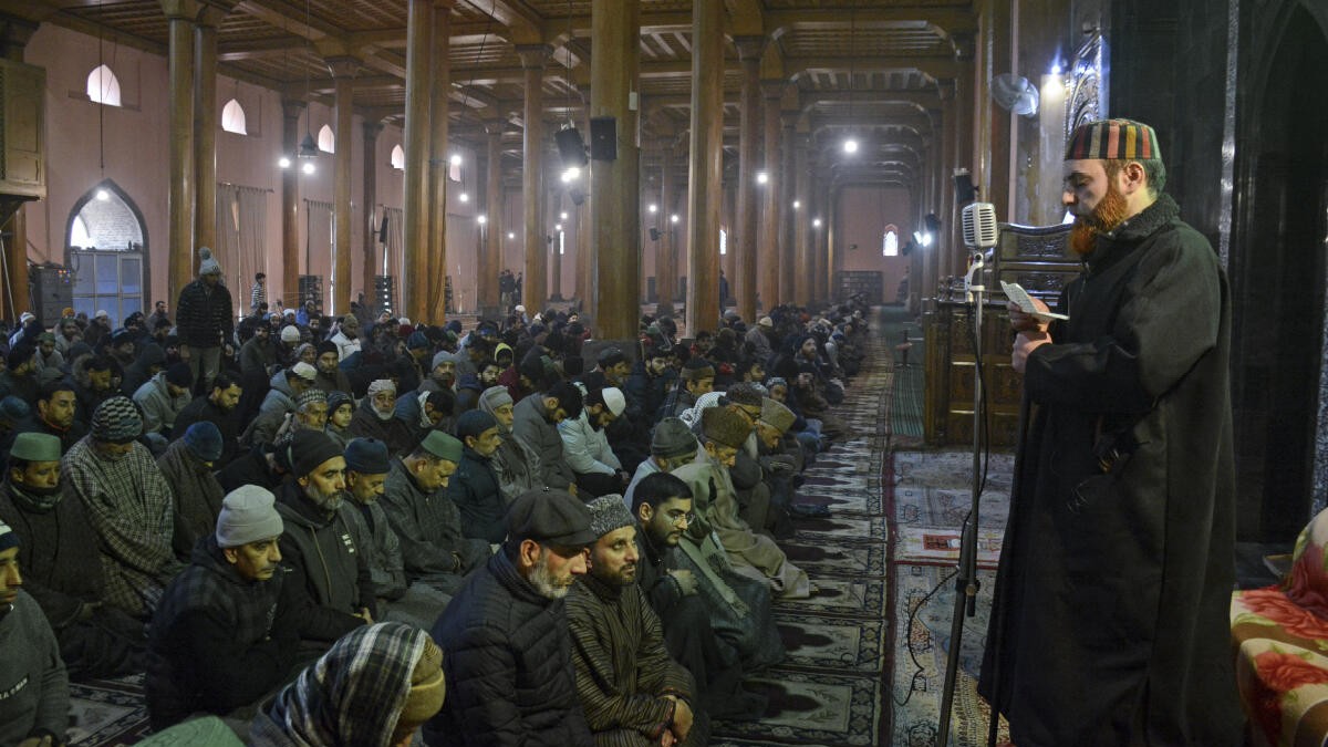 Friday prayers allowed at Srinagar's Jamia Masjid after 10 weeks