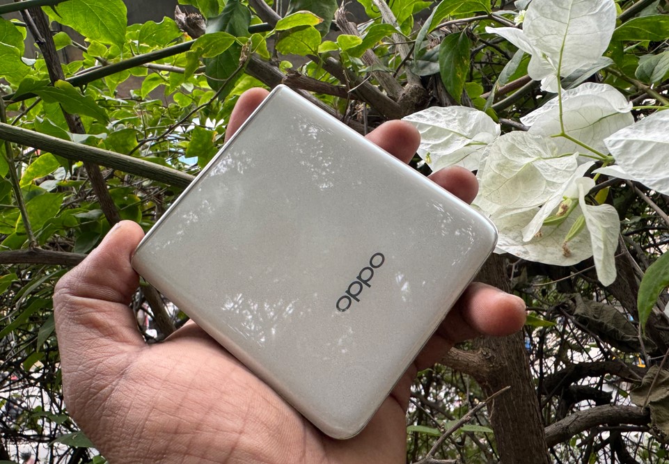 Oppo Find N3 Flip. 