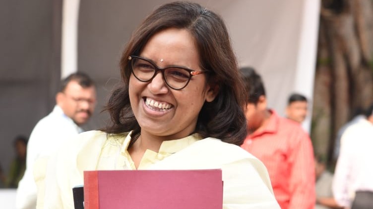 Need policy to limit number of vehicles in Mumbai, says Congress MLA Varsha Gaikwad