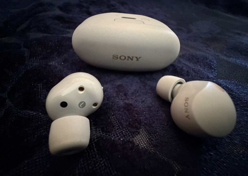 Sony WF-1000XM5.