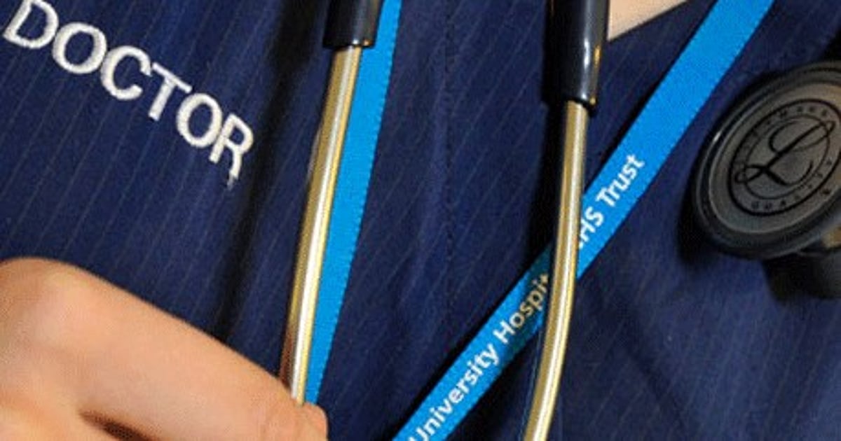 Failing to get licence to practice as doctors, 3 siblings turn consultants for MBBS aspirants - Deccan Herald