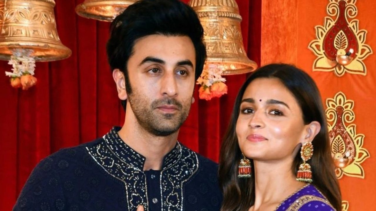 Ranbir Kapoor, Alia Bhatt win best actor trophies at Filmfare Awards