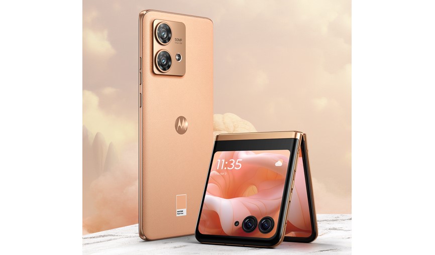 The new Edge40 Neo and Razr40 Ultra in Peach Fuzz, PANTONE colour of the year 2024.