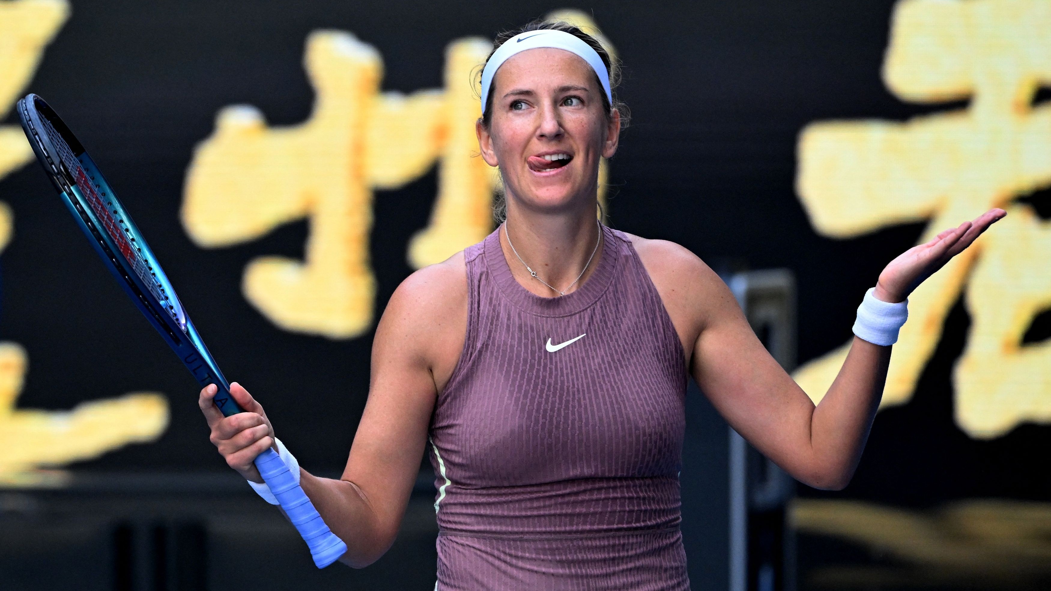 Azarenka maintains perfect record against Ostapenko to reach fourth round
