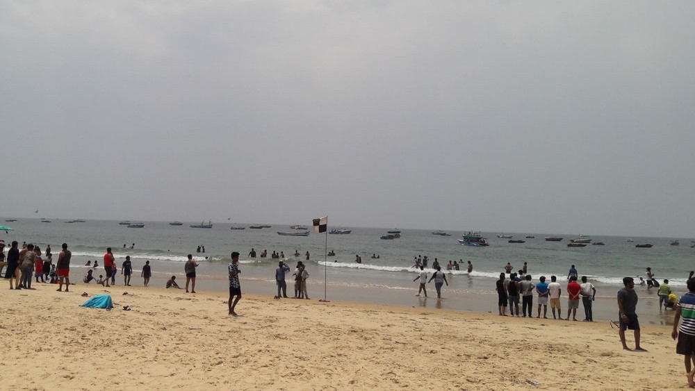 8 tourists from Karnataka's Belagavi drown in Shiroda Velagar beach, 3 bodies found
