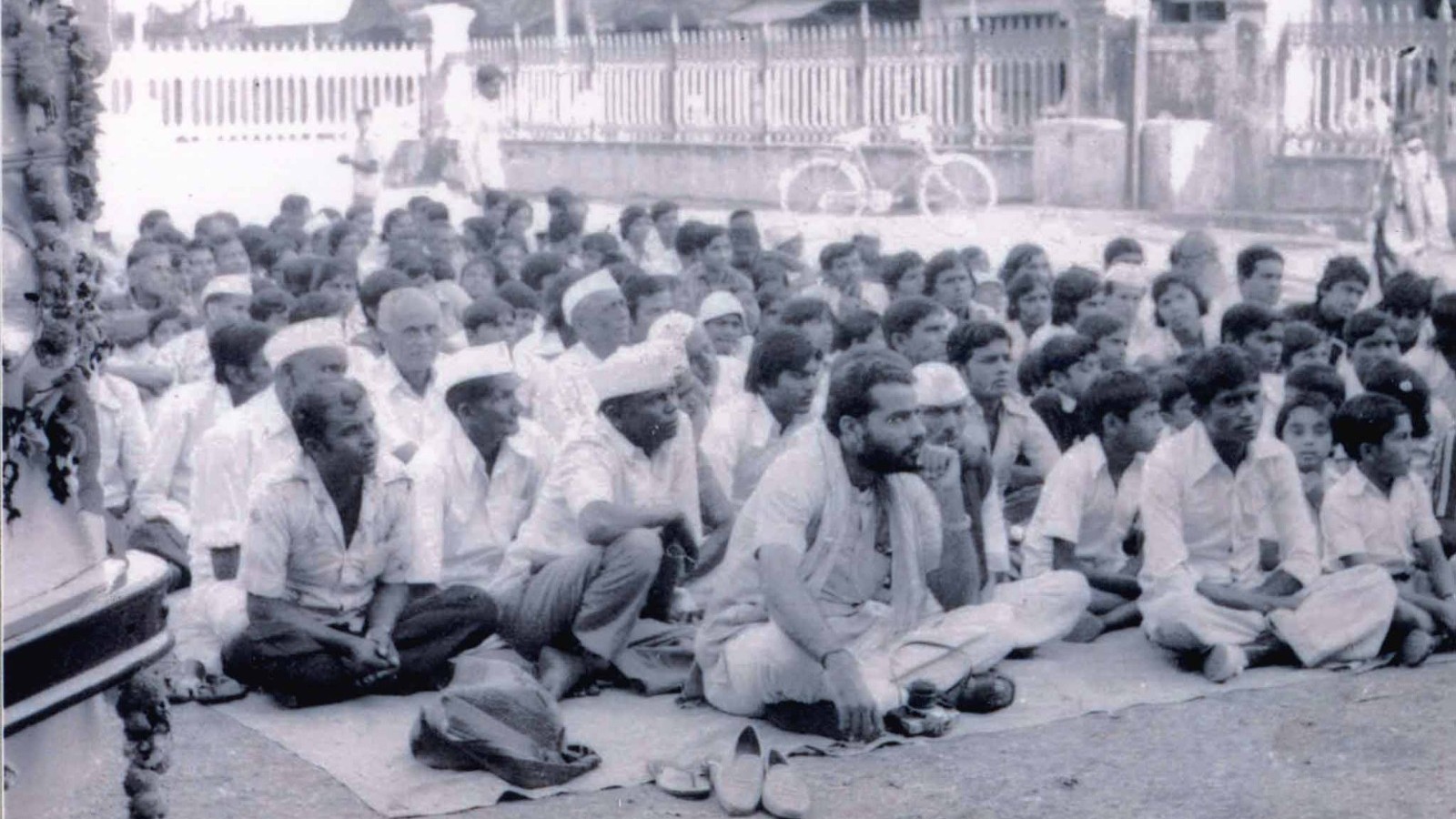 Narendra Modi listening to a speech as an RSS cadre.