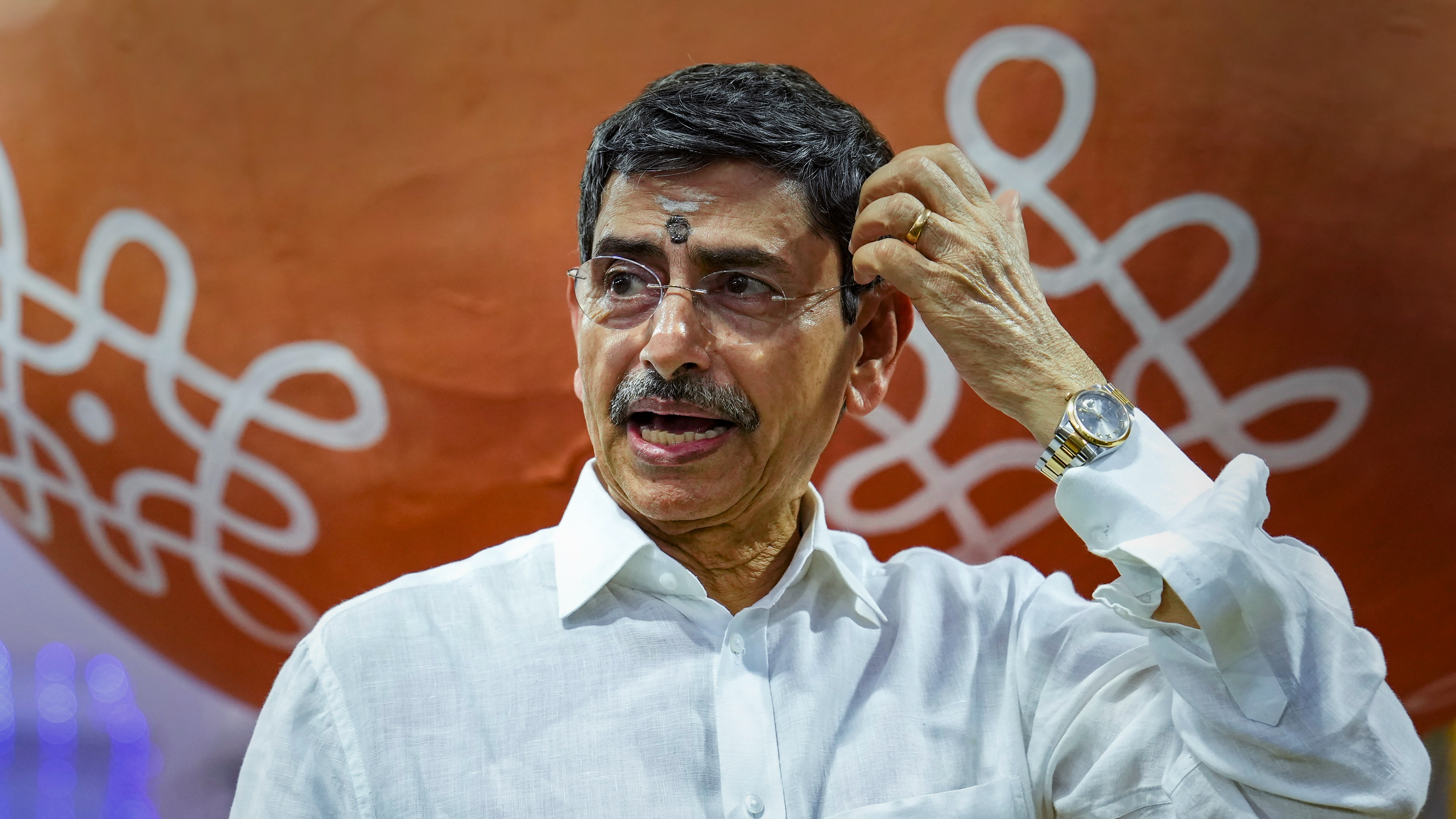 Never 'disrespected' Gandhi while praising Netaji: Tamil Nadu Governor
