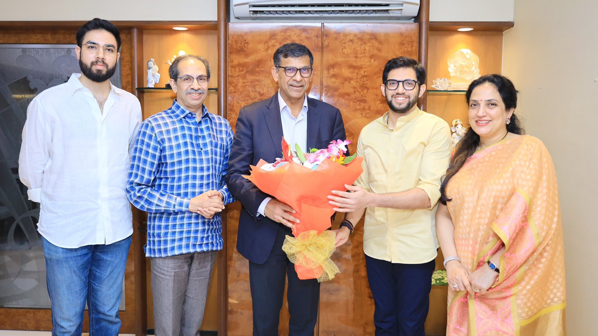 Former RBI Governor Raghuram Rajan meets Sena (UBT) President Uddhav Thackeray as a courtesy call
