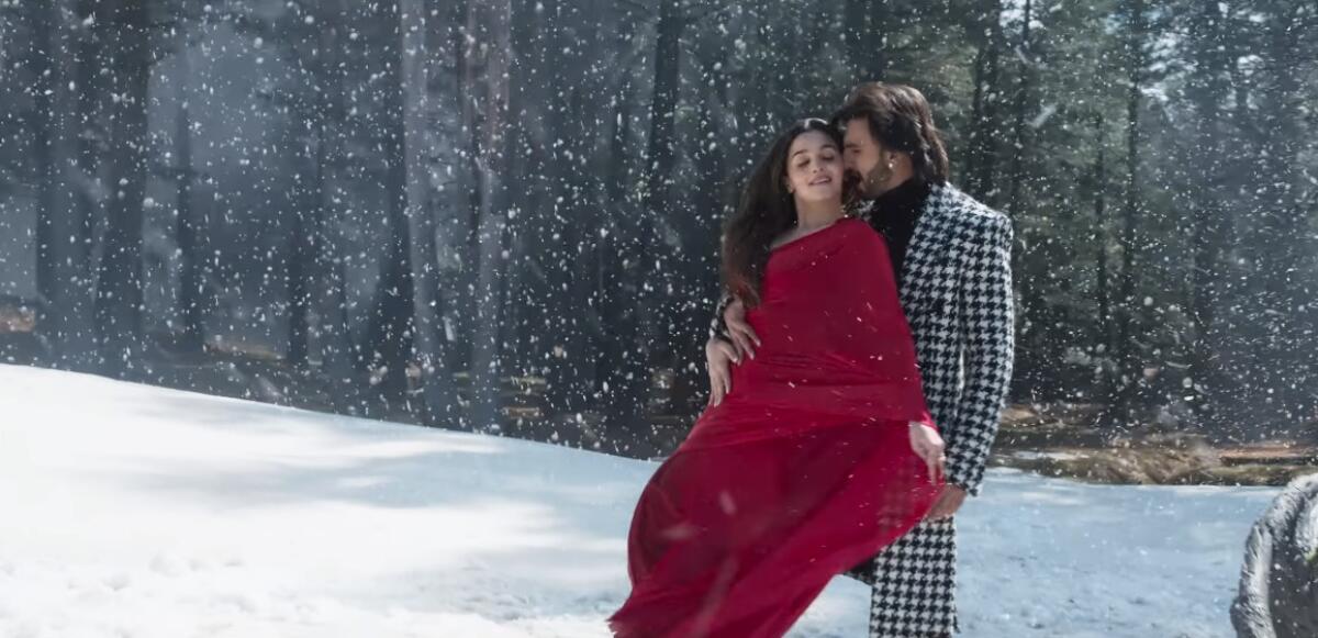 Ranveer Singh and Alia Bhat in 'Rocky AUr Rani Kii Prem Kahani'.
