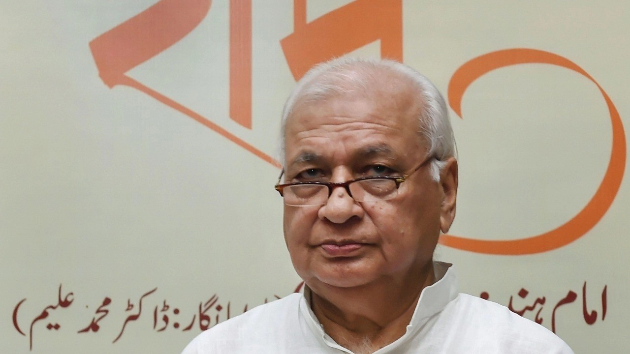 Kerala Governor leaves House after reading opening and concluding paras of policy address, opposition protests
