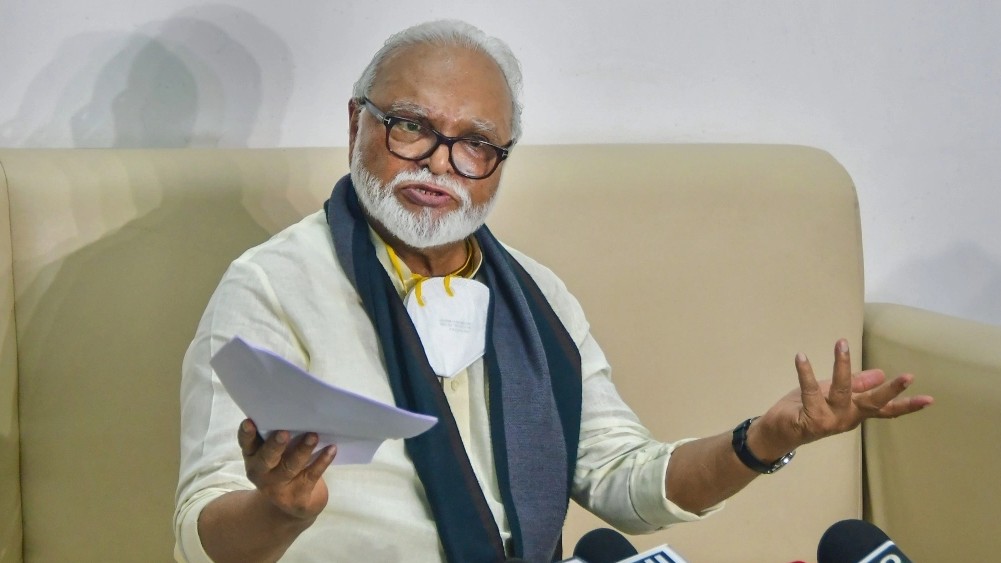 Munde resigned as minister on moral grounds: Bhujbal