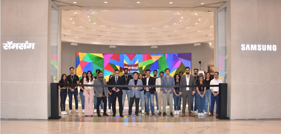  Samsung BKC store in Mumbai.