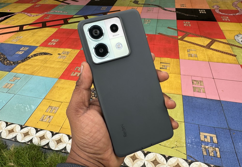 Redmi Note 13 Pro 5G with the cover case.