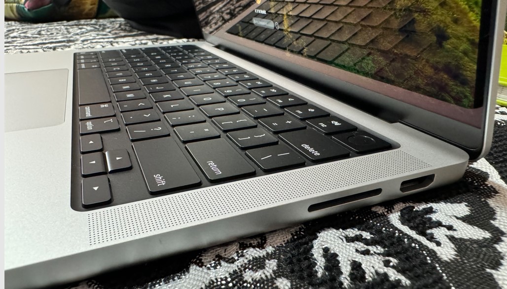 Apple MacBook Pro M3 series.