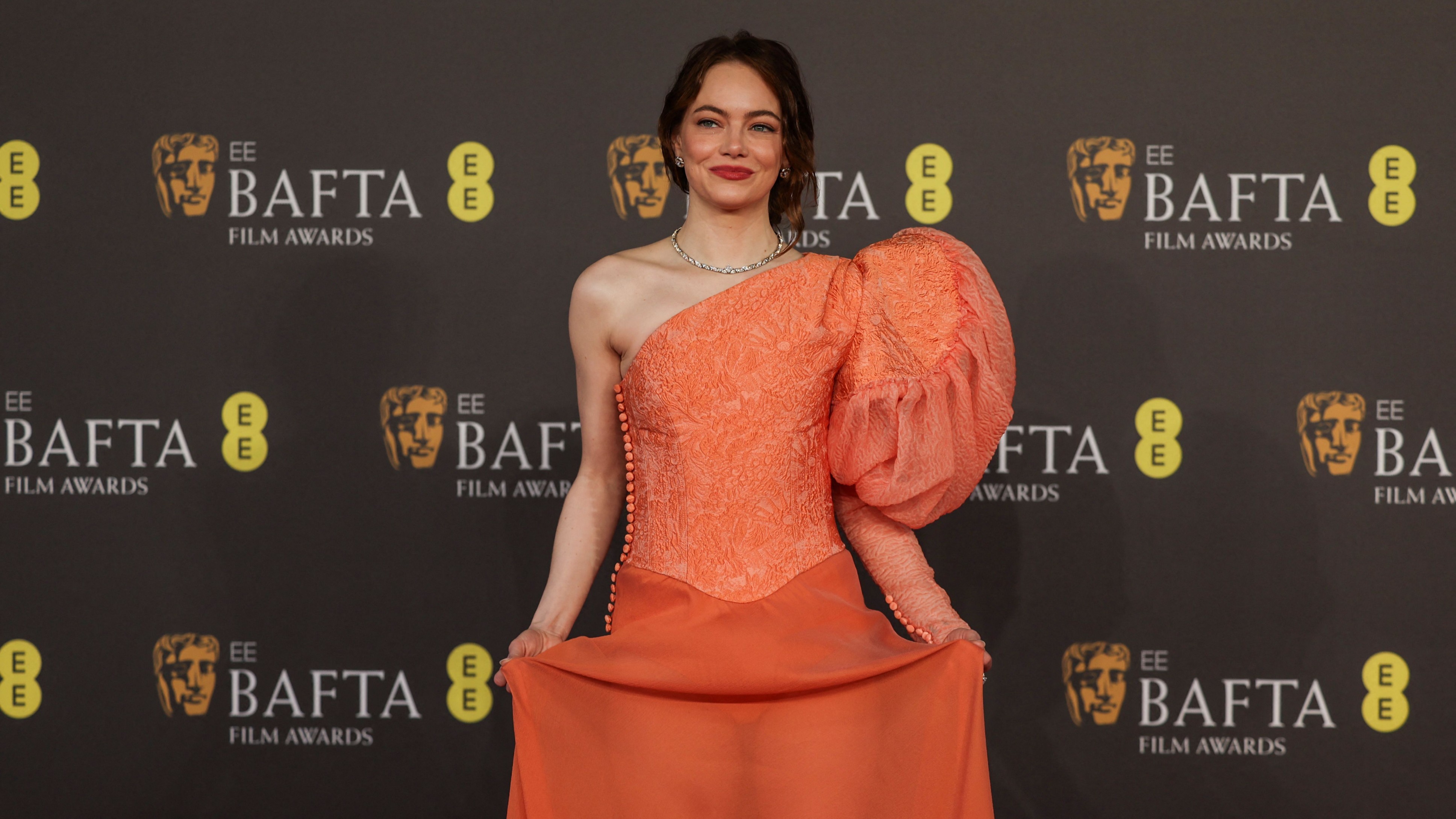 Emma Stone was the cynosure of all eyes in a creamy orange Louis Vuitton gown.