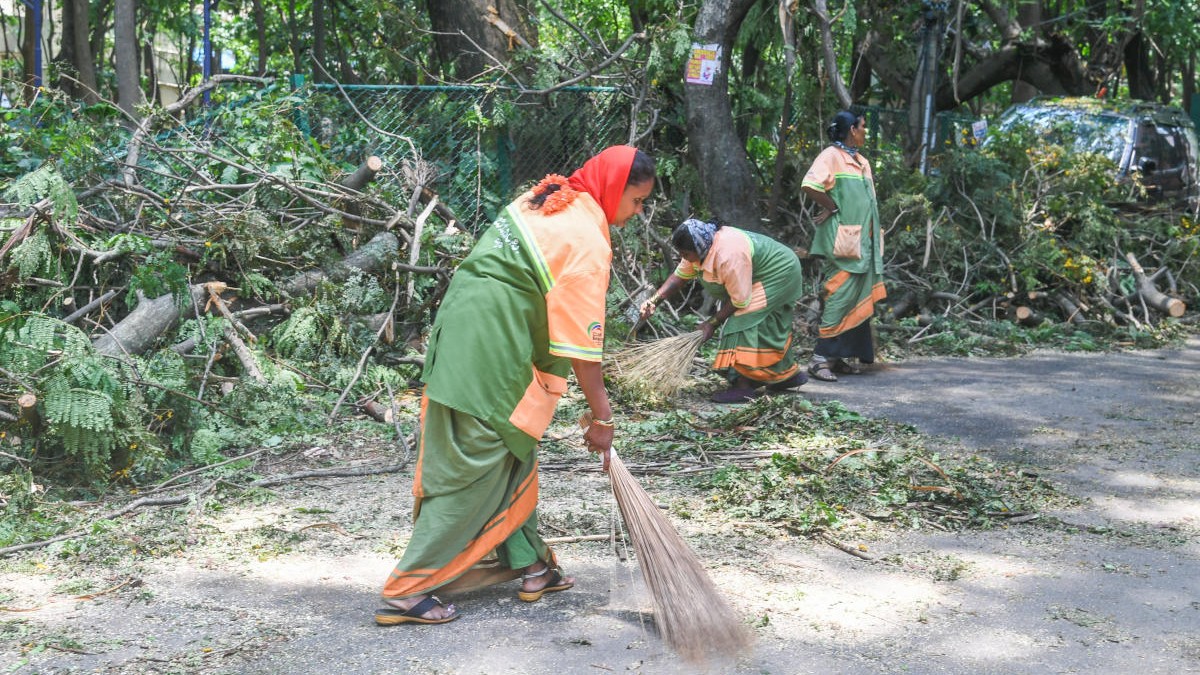 Relief for pourakarmikas: HC directs BBMP to pay PF dues 