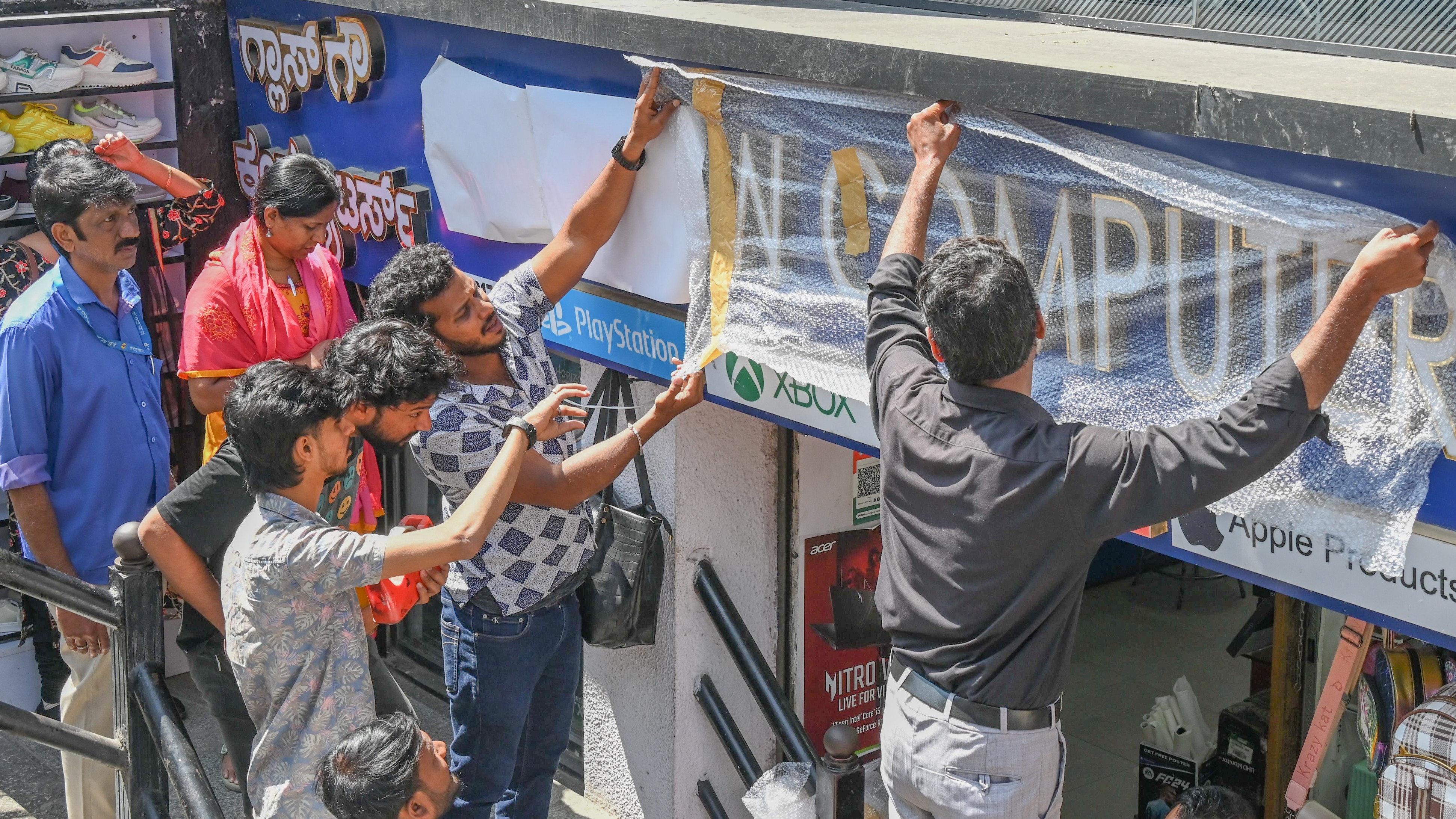 Signboard shops struggle to cope with huge demand following BBMP order
