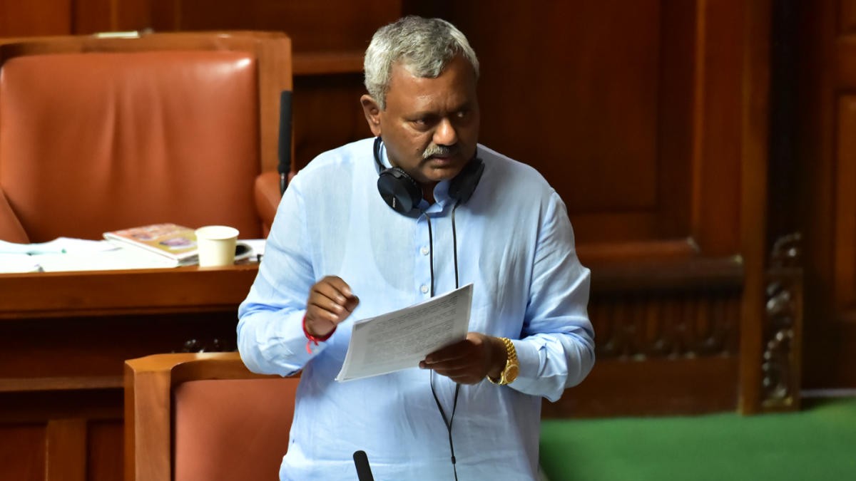 Lok Sabha polls: Congress keeps BJP MLAs as ticket options in Karnataka