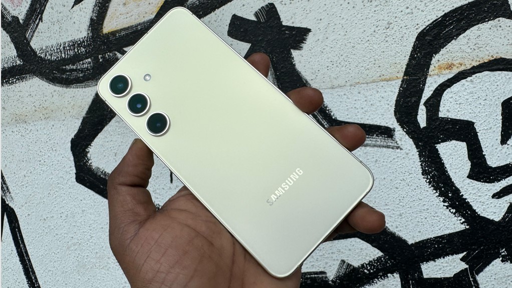 Representational Image: Galaxy S25 series is expected to launch in late January.In Picture: Samsung Galaxy S24 series.