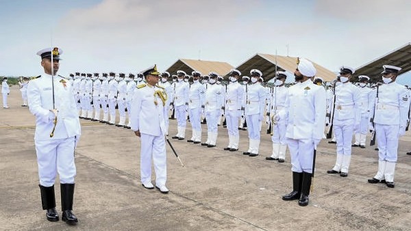 First Female Sailors Graduate in Dress Blue Jumpers > United States