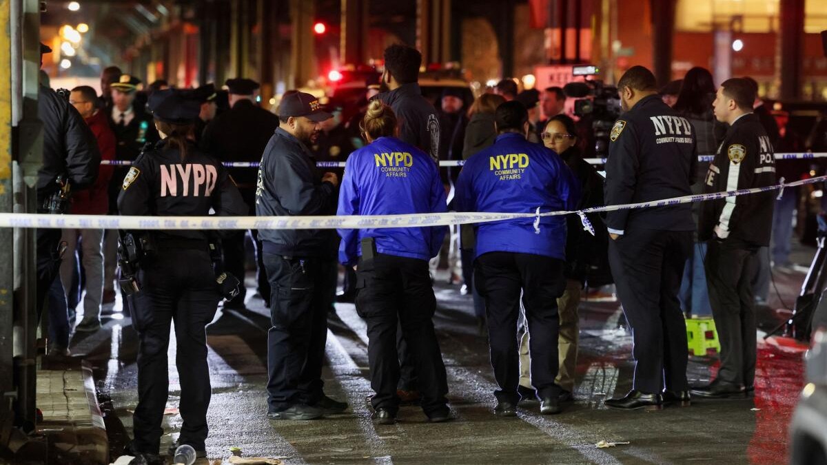 New York police seek 3 men for deadly shooting after subway brawl