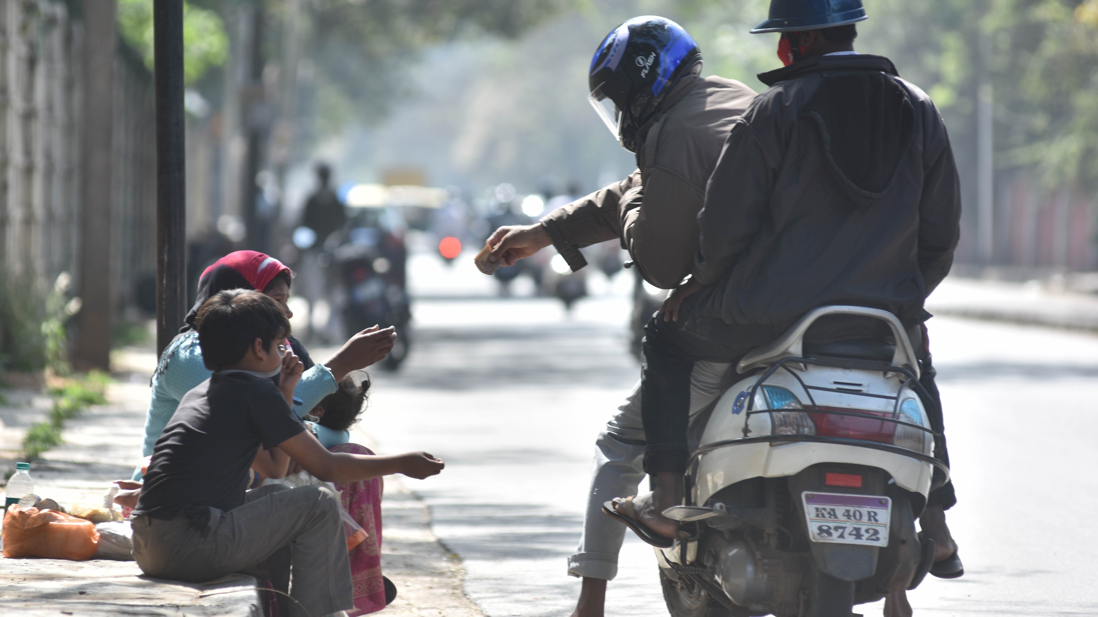 Indore announces cash reward of Rs 1000 for information on child beggars 