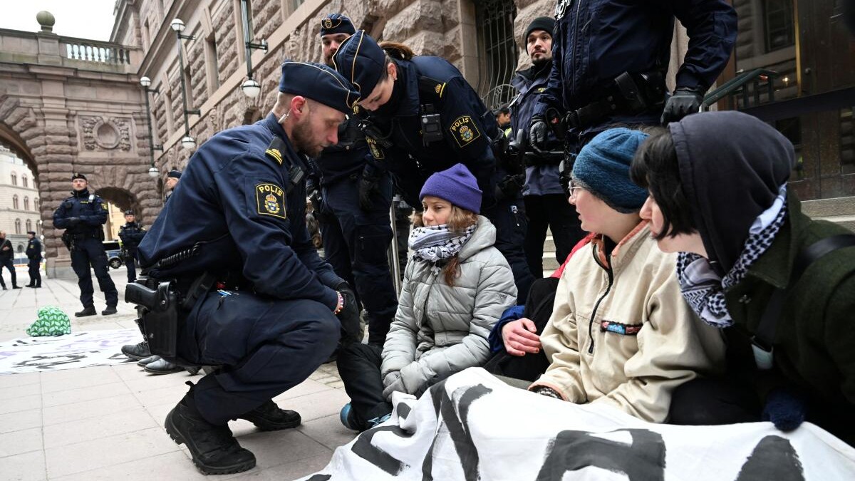 Police again remove Greta Thunberg from blocking Swedish parliament