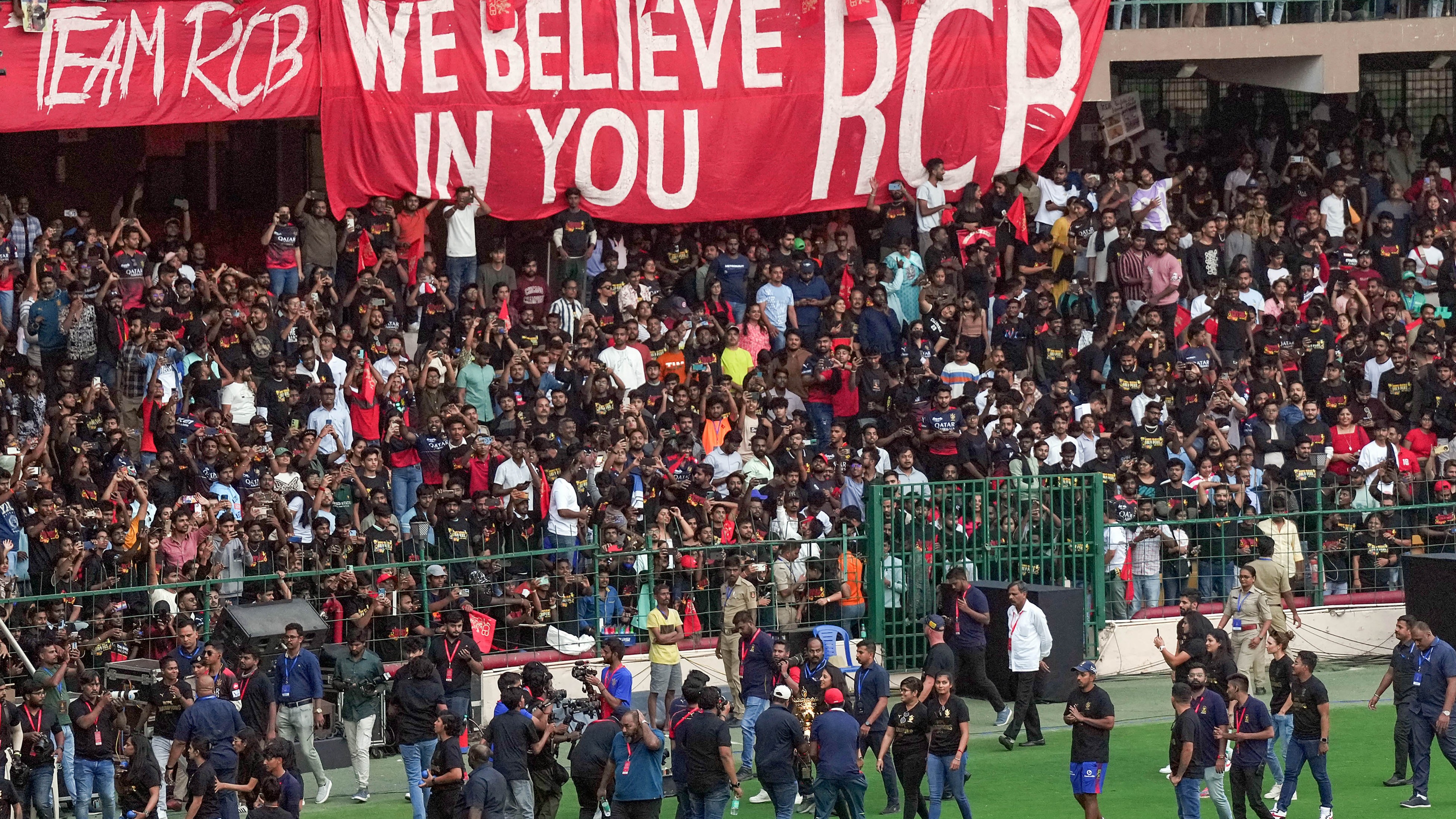 The WPL winning team also conducted a trophy walk around the field to loud cheers by a near-capacity crowd.