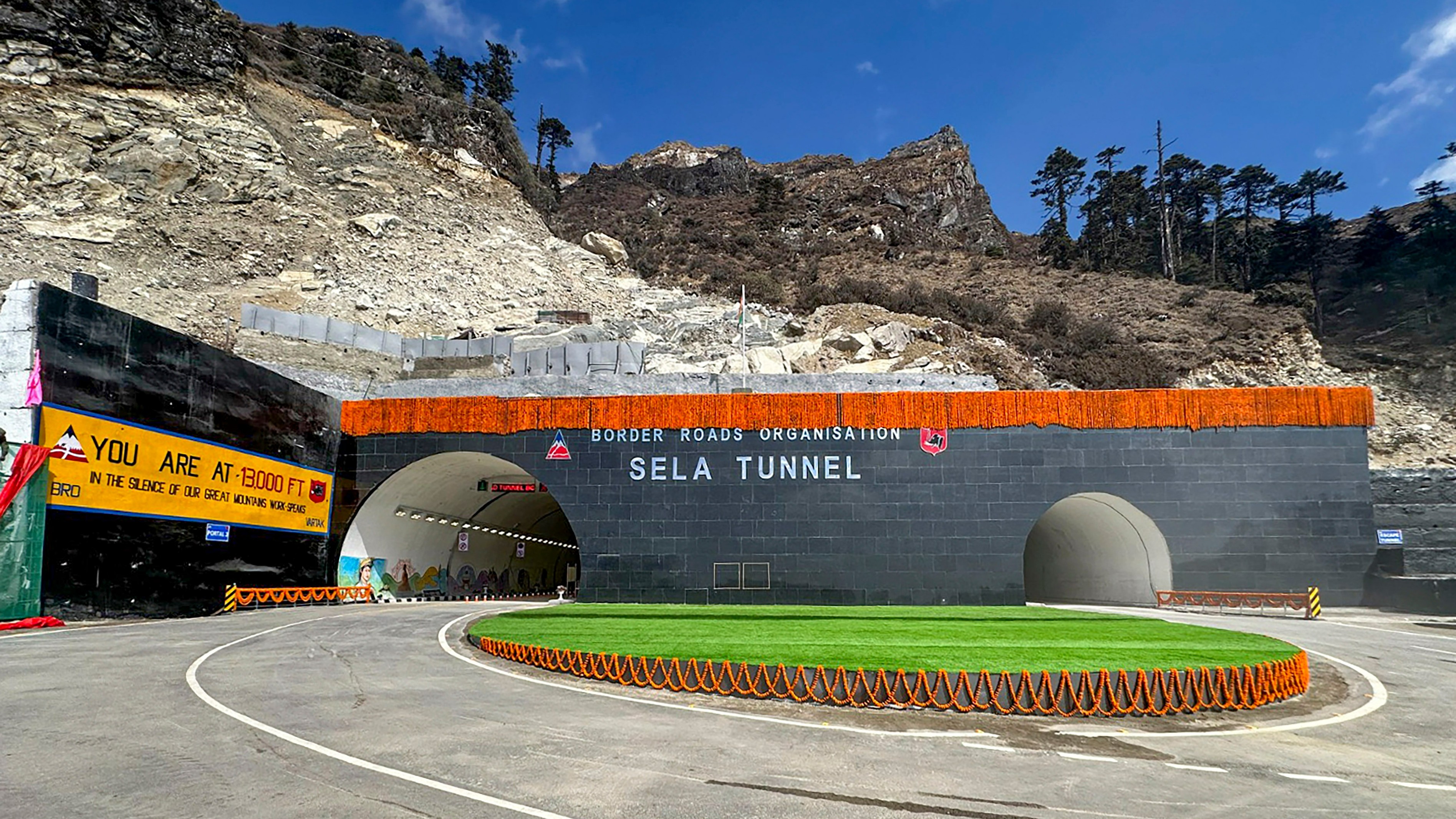 Sisu on Sela Pass 