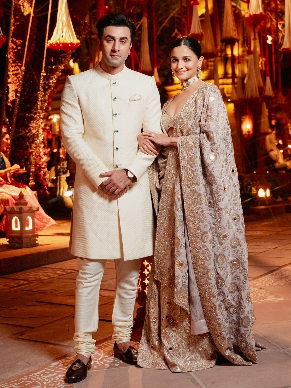 Who is 'batting' in the house? Sachin or Anjali?\, image size:1106x1475