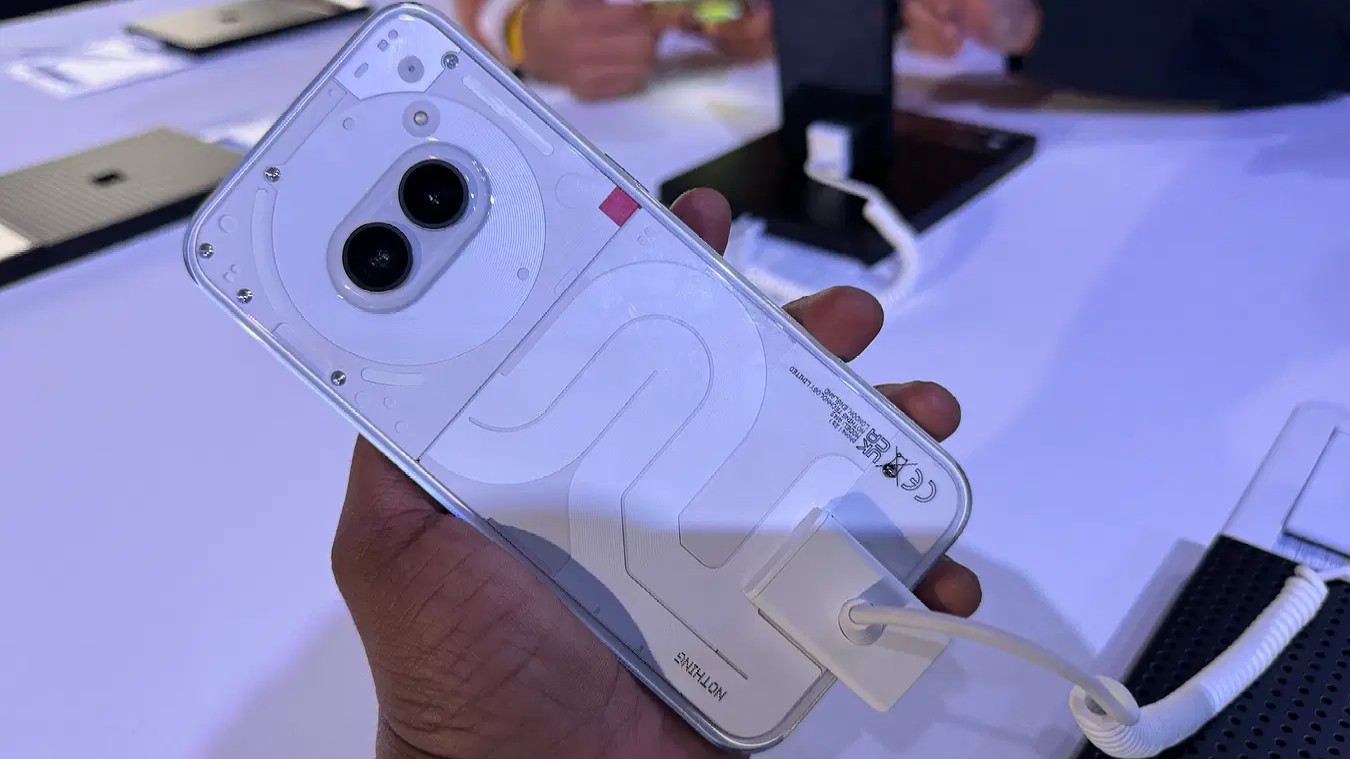 Superior Camera Hardware: Nothing Phone 2(a) boasts a dual-camera module that captures stunning photos and videos in day or night conditions.Phone 2(a)'s dual-camera module houses main 50MP sensor and 50MP ultra-wide sensor with TrueLens Engine tech, and LED flash on the back.