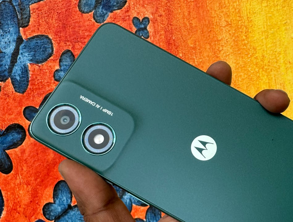 Motorola Moto G04 series.