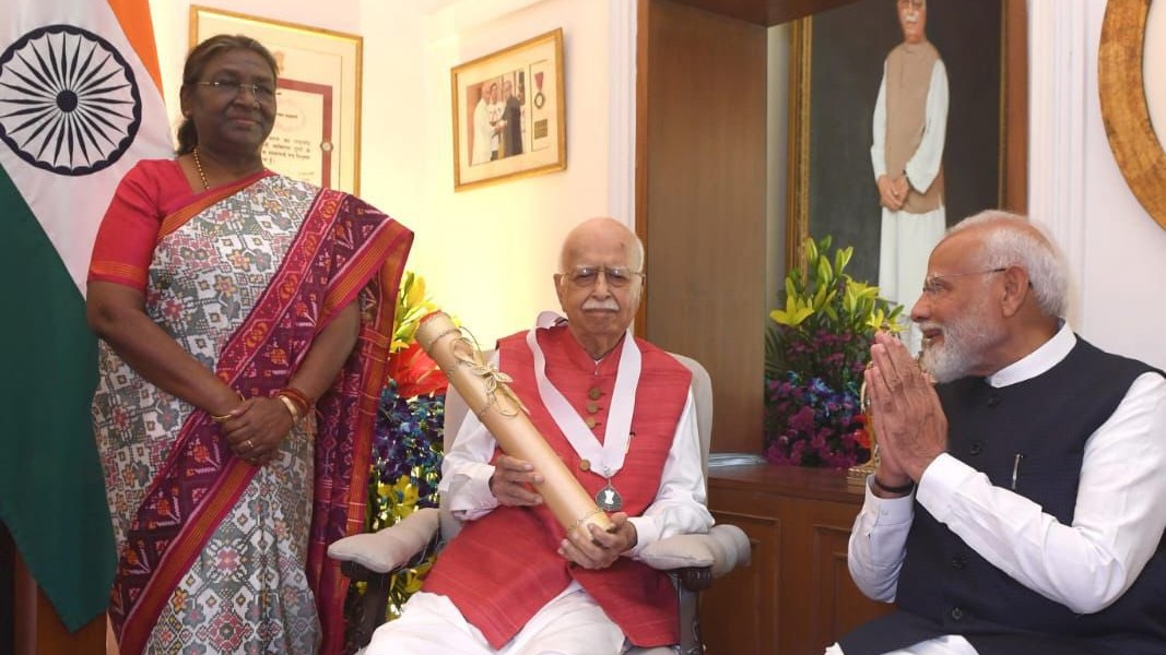 'Gravest disrespect' to President: Congress slams PM Modi for not standing during Bharat Ratna ceremony