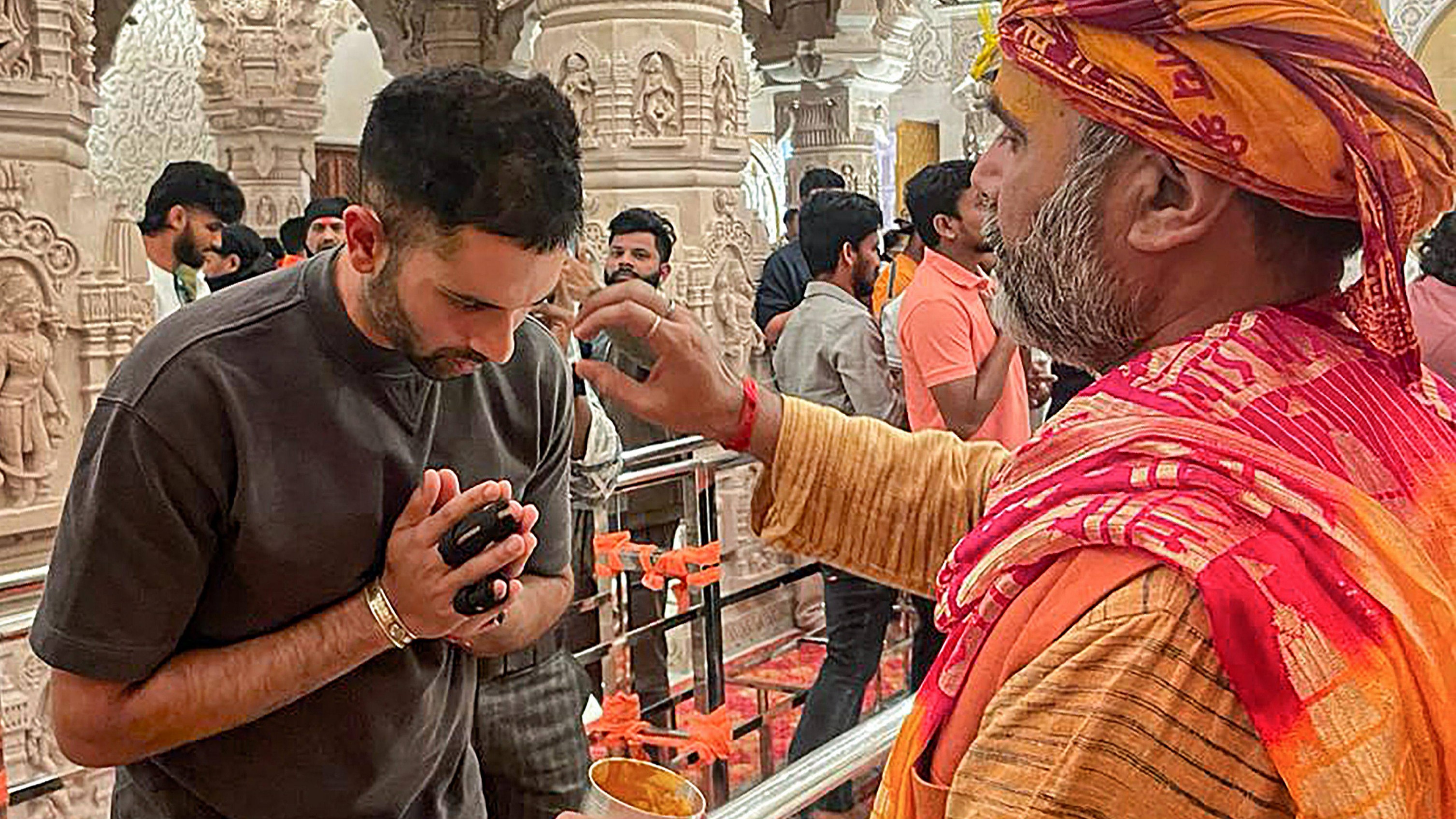 South African left-arm spinner Keshav Maharaj is also seen seeking blessings.