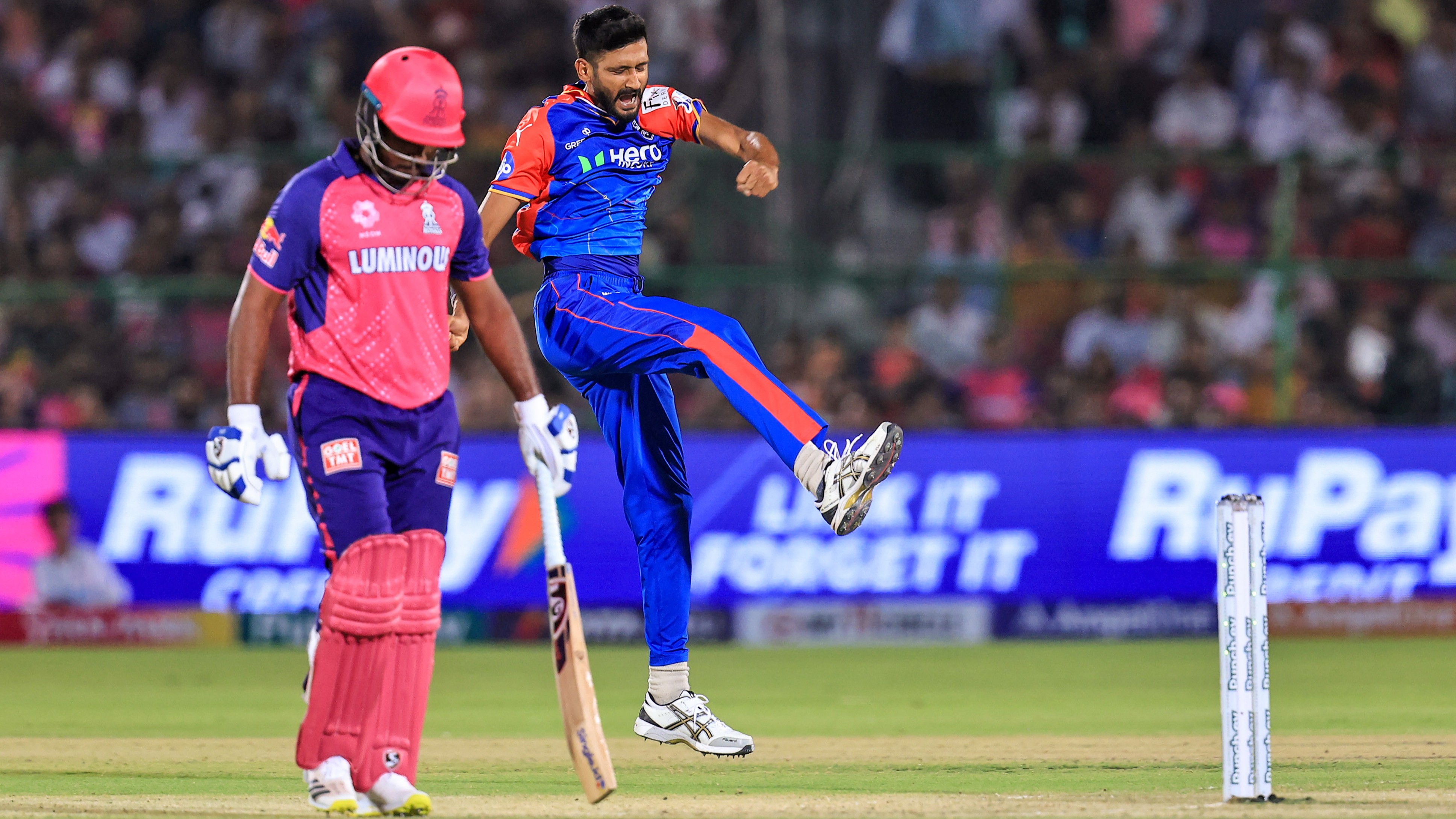 Khaleel Ahmed's fierce pace and great accuracy makes him a nightmare for batsmen. His ability to break partnerships and control the run flow makes him a game-changer for DC.