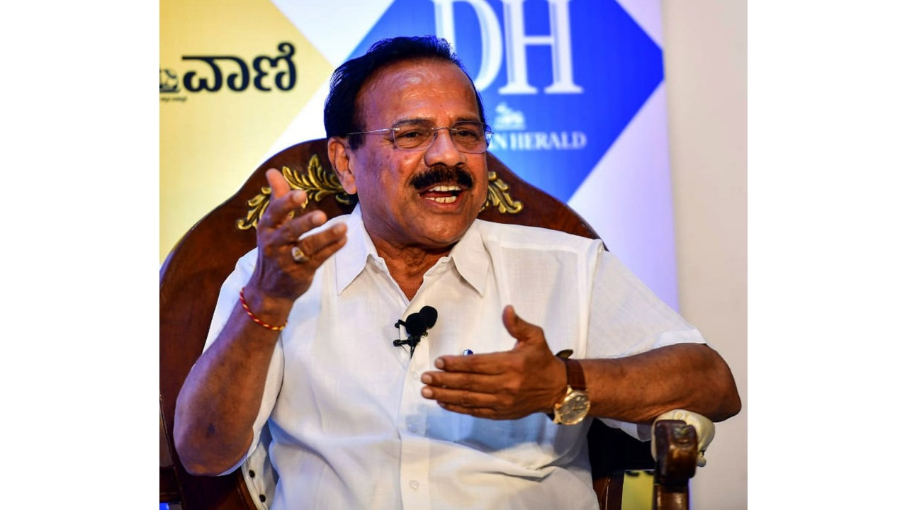 Sadananda slams parties for dragging seer's name for political gains 