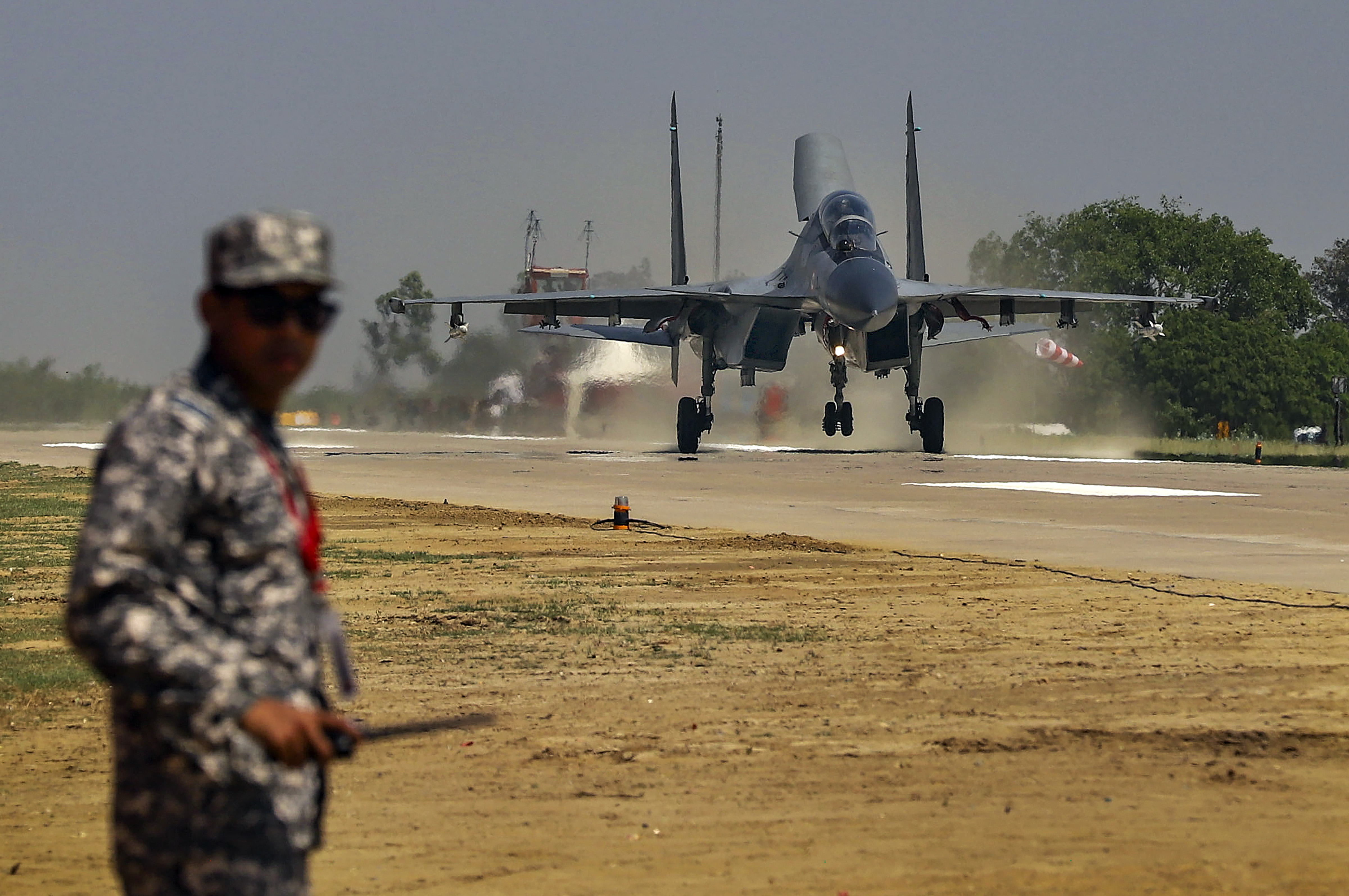 Indian Air force's fighter aircraft Sukhoi 30MKI lands on the Lucknow-Agra expressway, in Unnao, on Sunday.