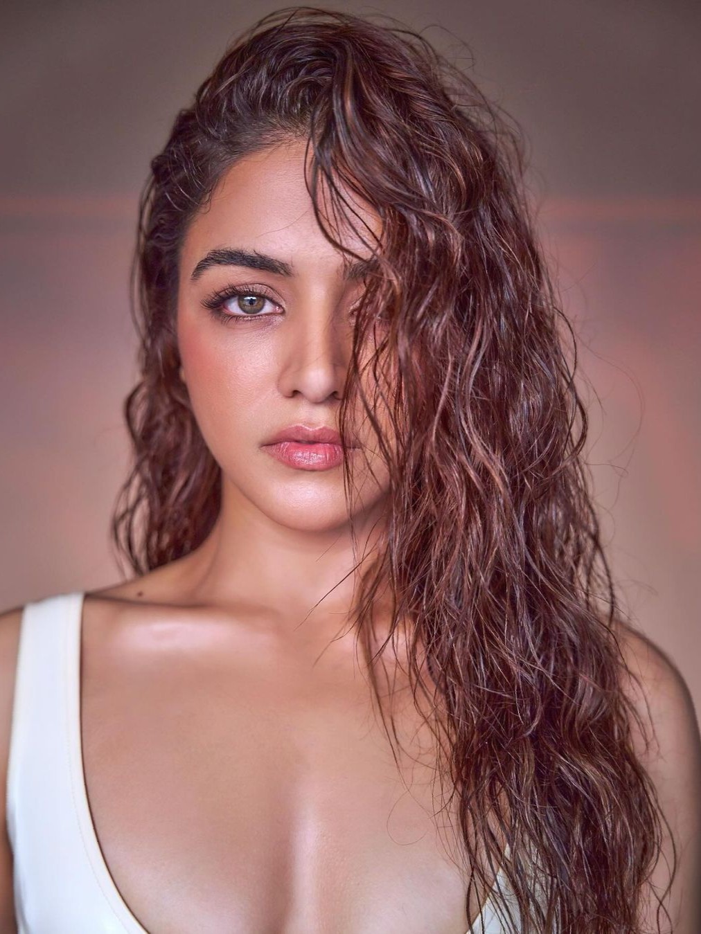 She looked absolutely radiant at the event, turning many heads, in a stunning KGL label.